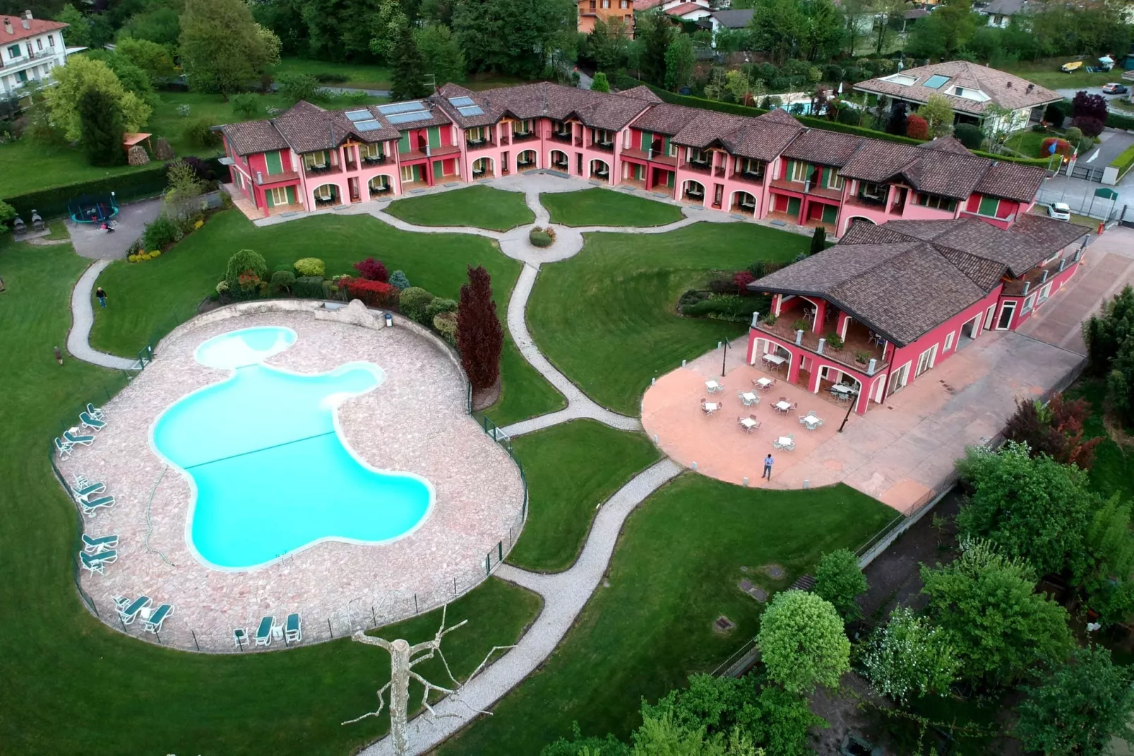 Vico Large-Exterior summer