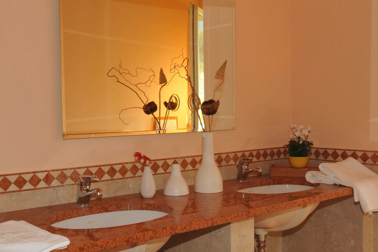 Vico Large-Bathroom