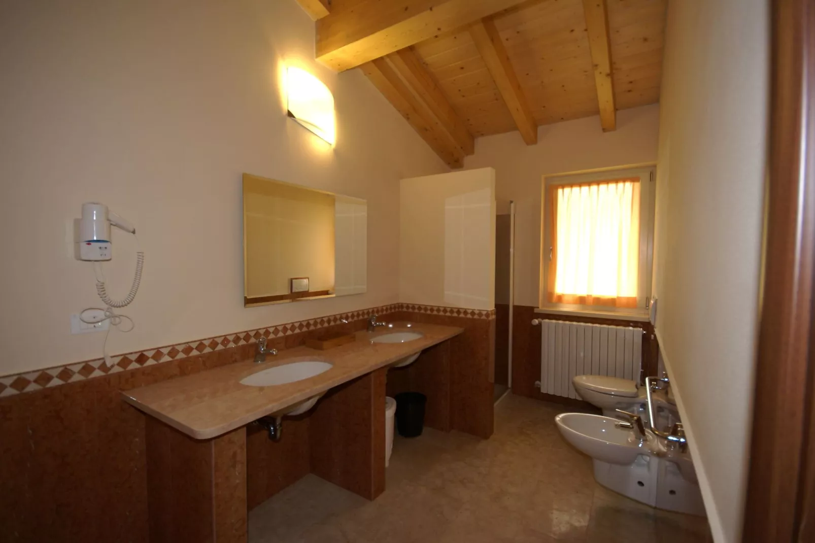 Vico Large-Bathroom
