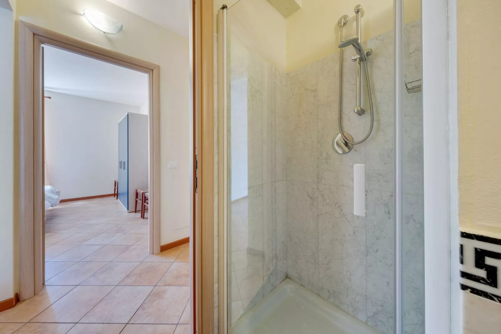 Vico - Large Sweet-Bathroom