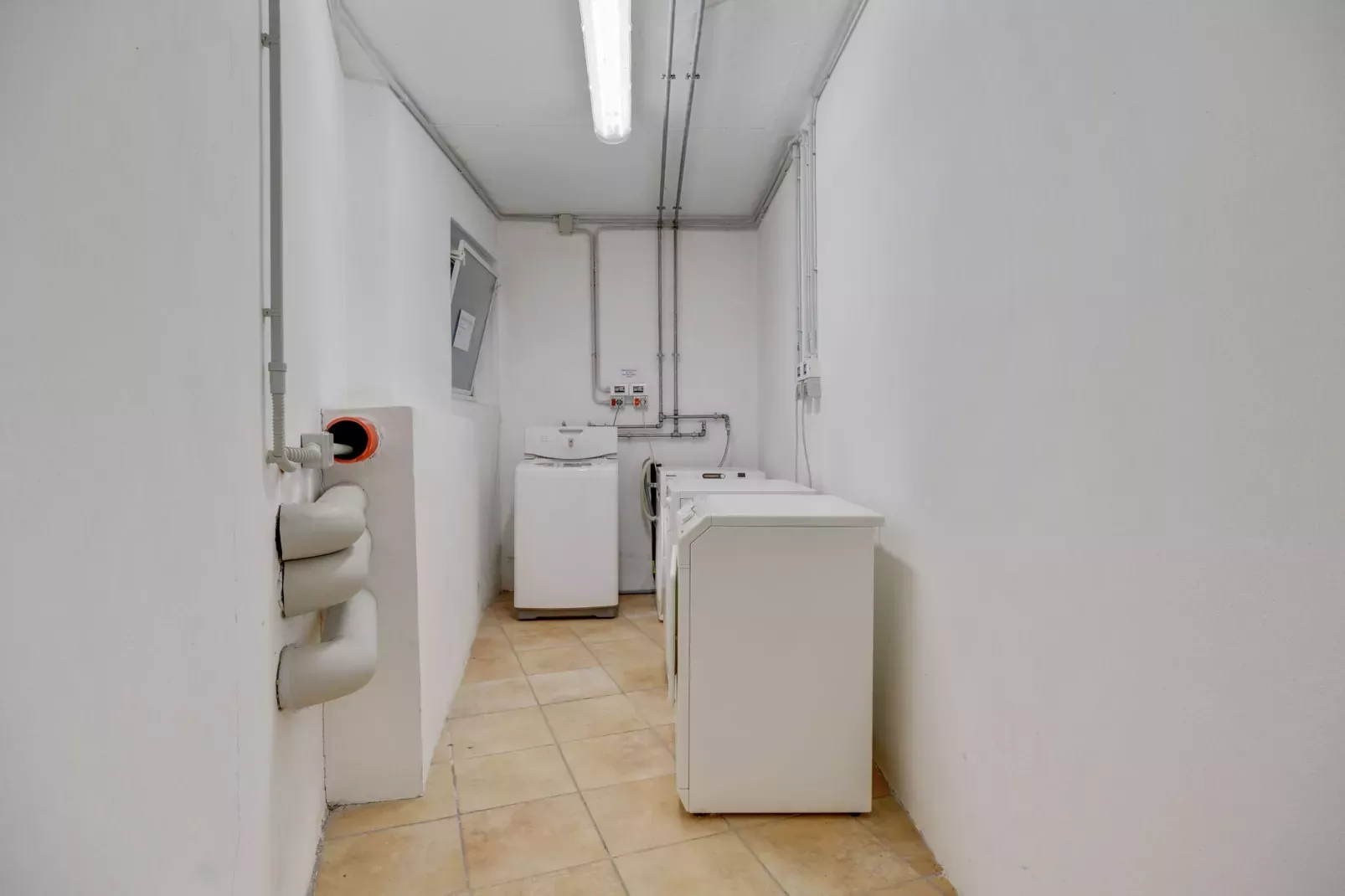 Vico - Large Sweet-Bathroom