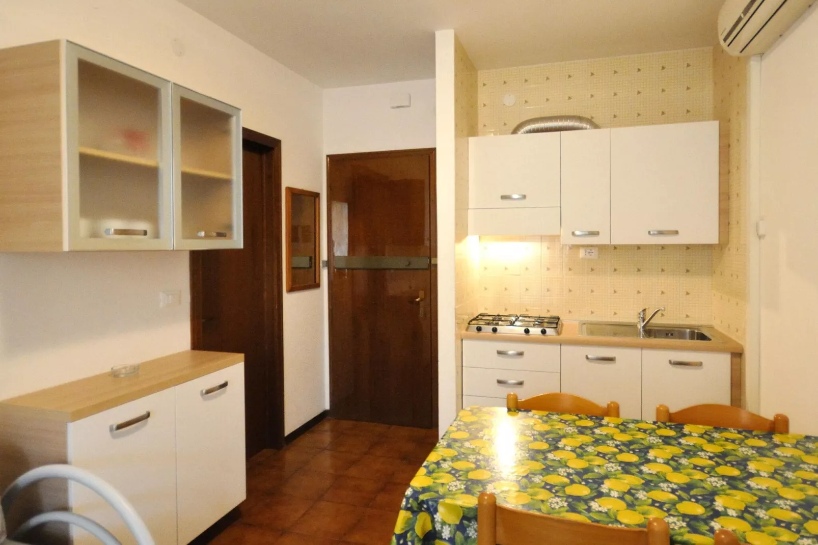 Apartment building Condominio Tiepolo e Tiziano BibioneB 32-Salon