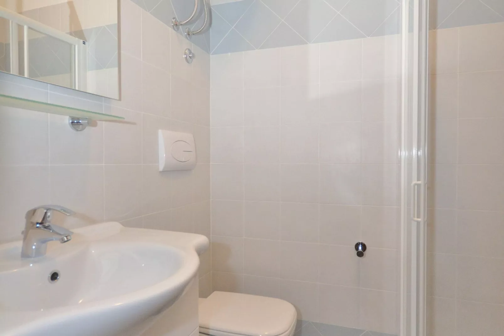 Apartment building Condominio Tiepolo e Tiziano BibioneB 32-Salle de bain