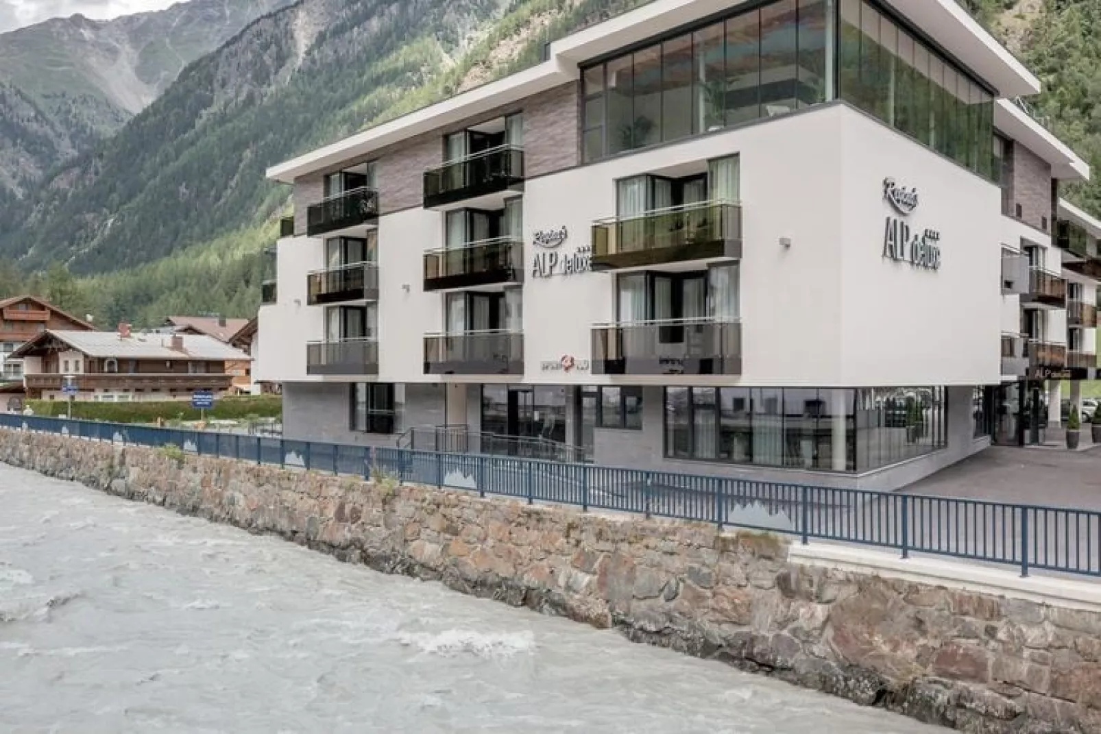 Reginas ALP deluxe-Exterior summer