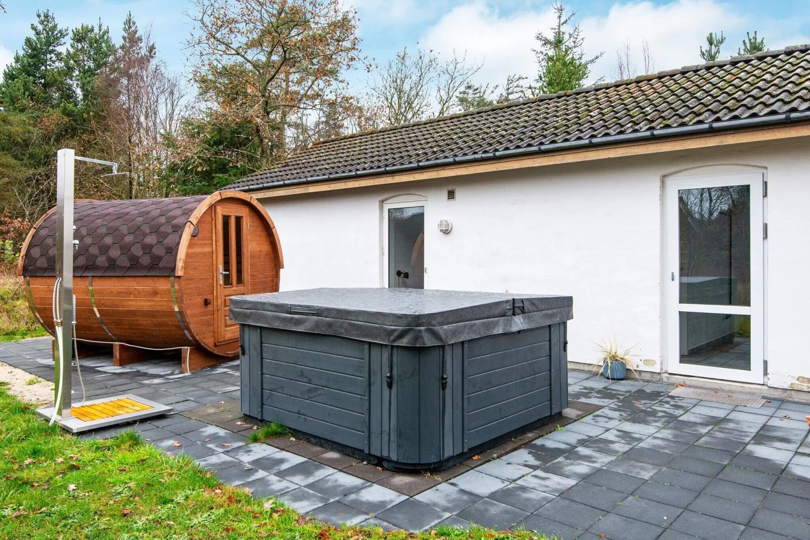 12 person holiday home in Henne-View