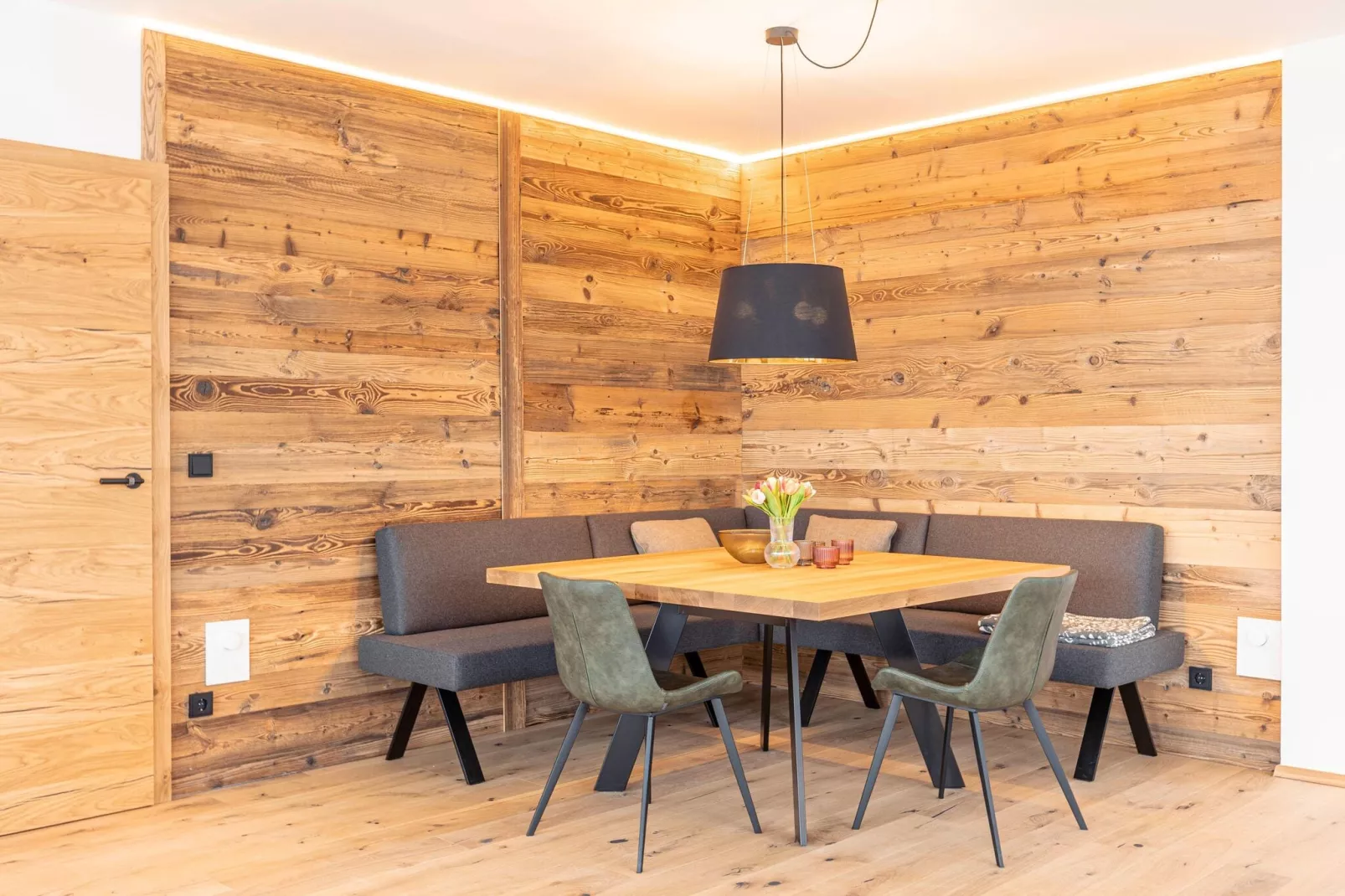 Hideaway Dachstein West 3-Dining room