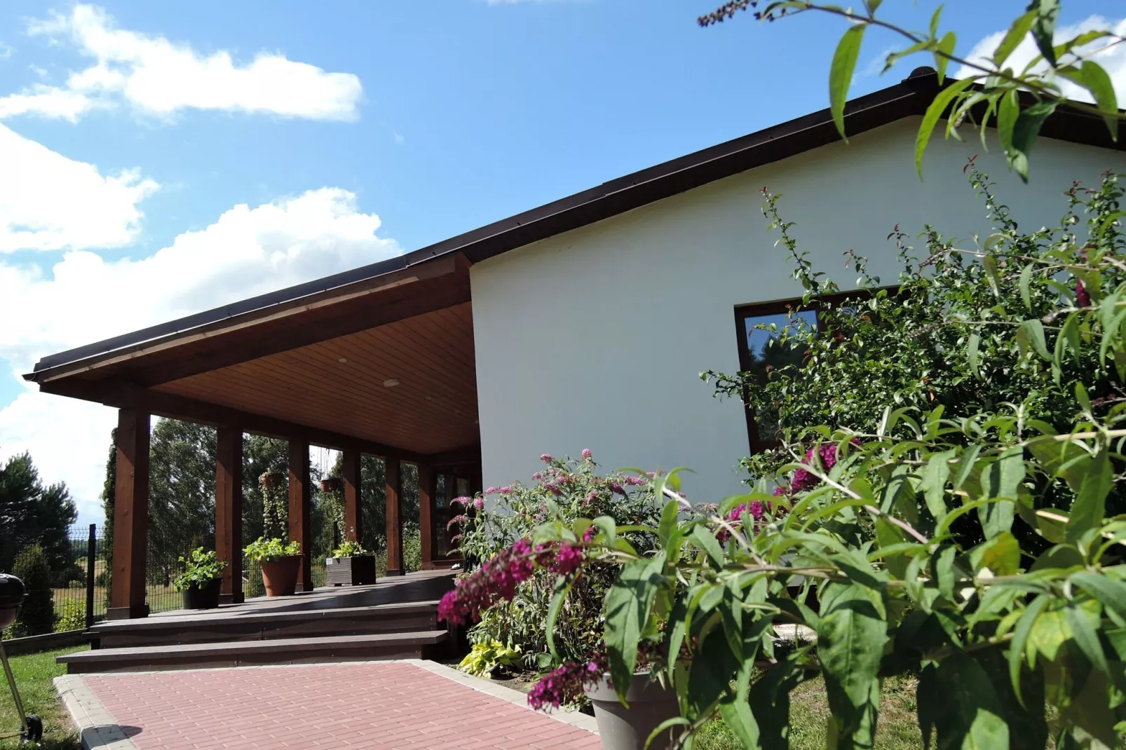 HolidayHouse with the big tarasse&garden in Kolczewo LIT-Außenbereich Sommer