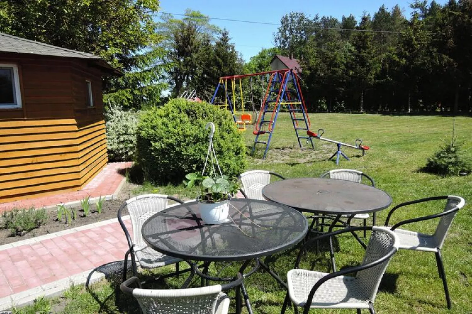 HolidayHouse with the big tarasse&garden in Kolczewo LIT-Gärten Sommer
