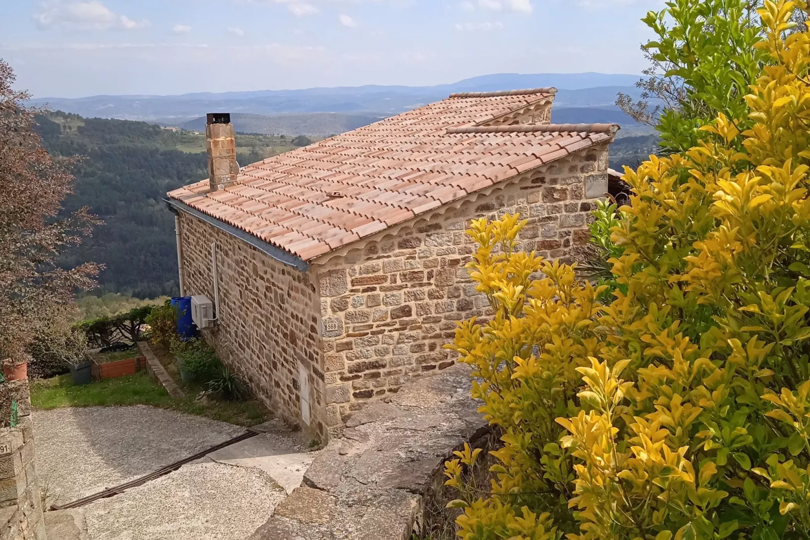 Maison de vacances Chassiers grand-Exterior summer