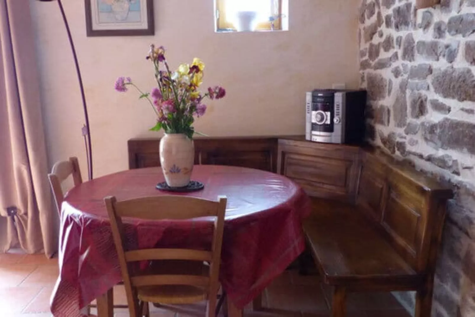 Maison de vacances Chassiers grand-Dining room