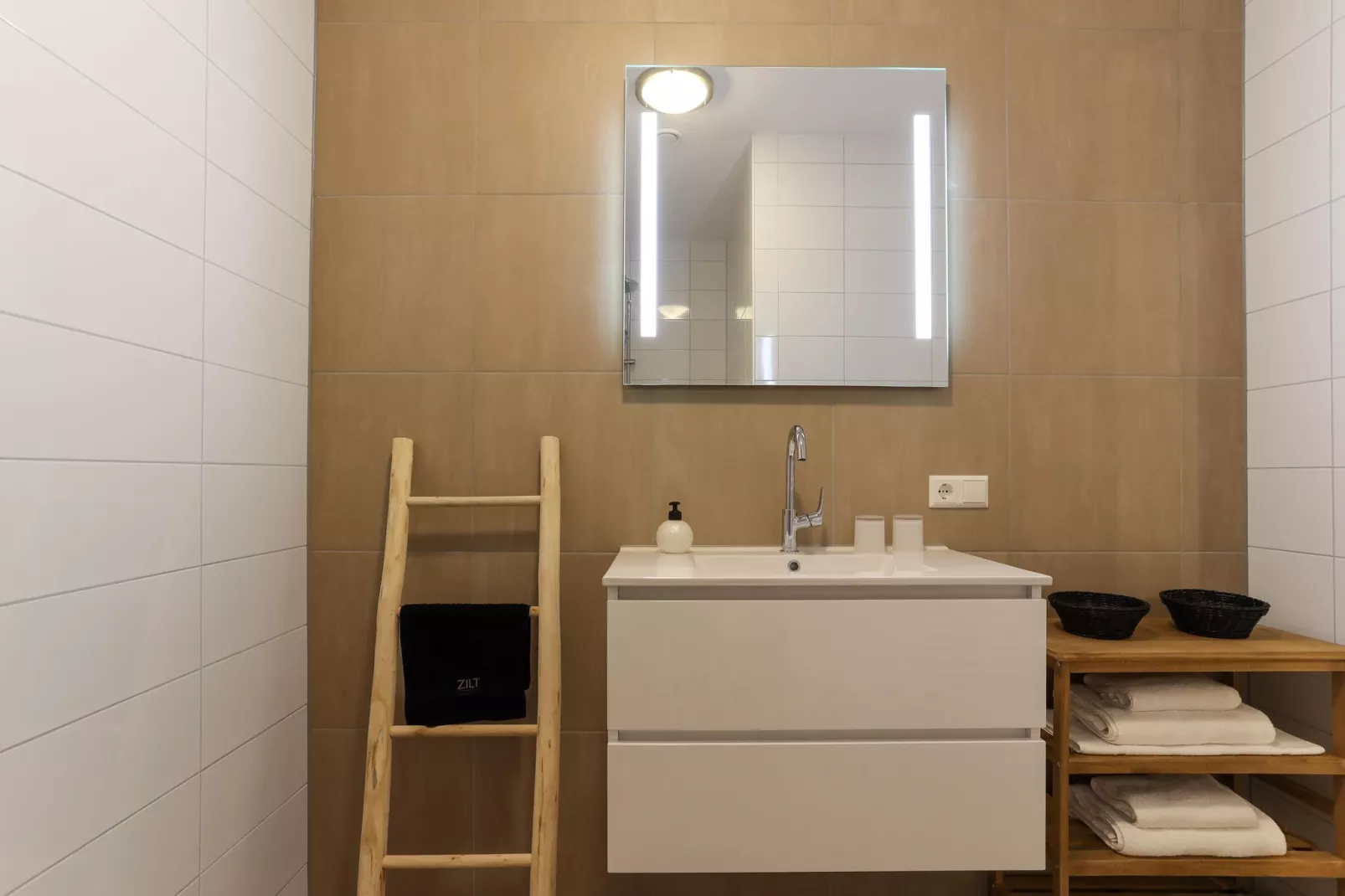 Uithaven 2b-Bathroom
