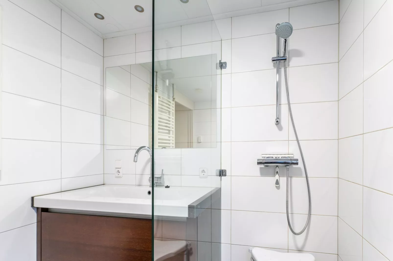 Vosseven 17 Wezel-Bathroom