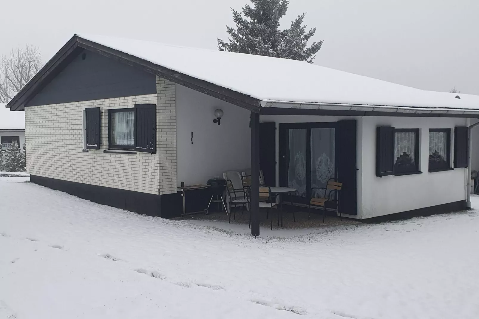 Brouwer Ferienhaus-Exterior winter