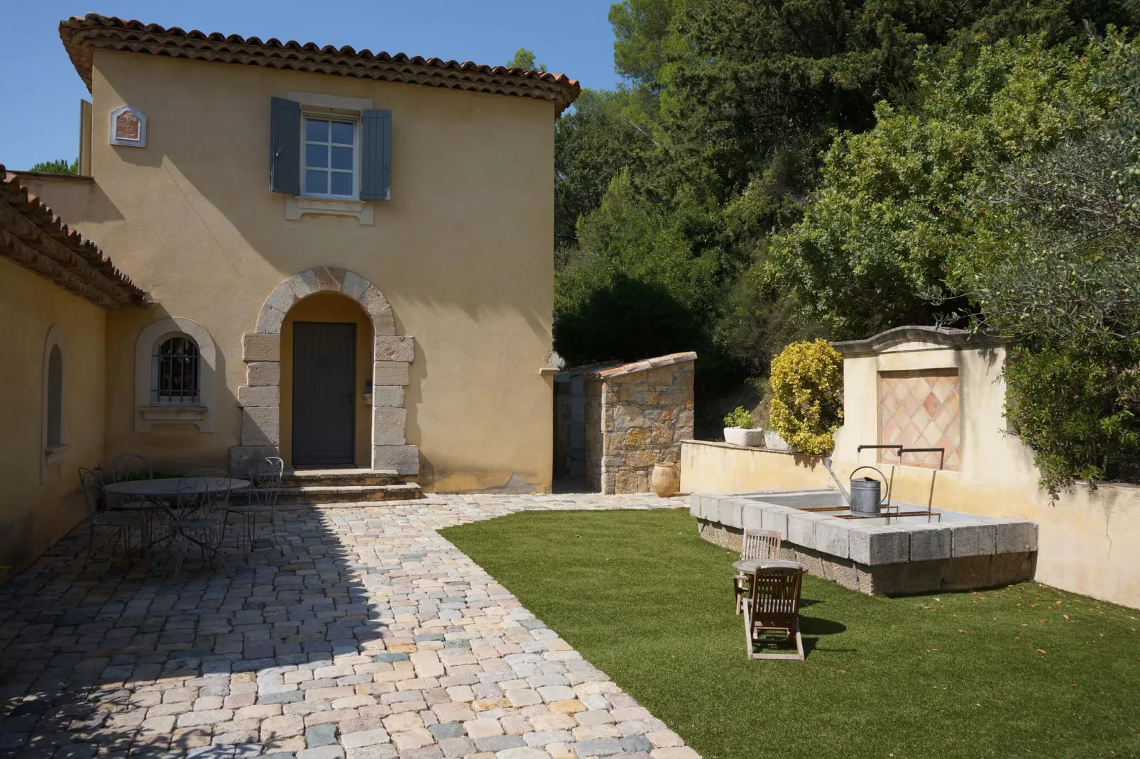 Villa Casaou-Exterior summer