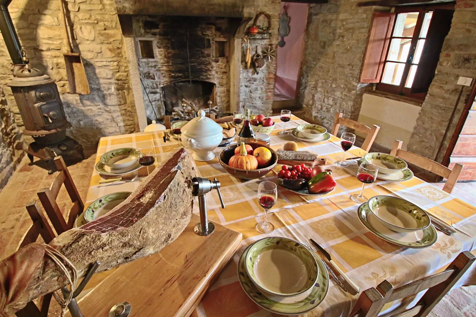 Casal Baruffa- Gorgaccia-Dining room