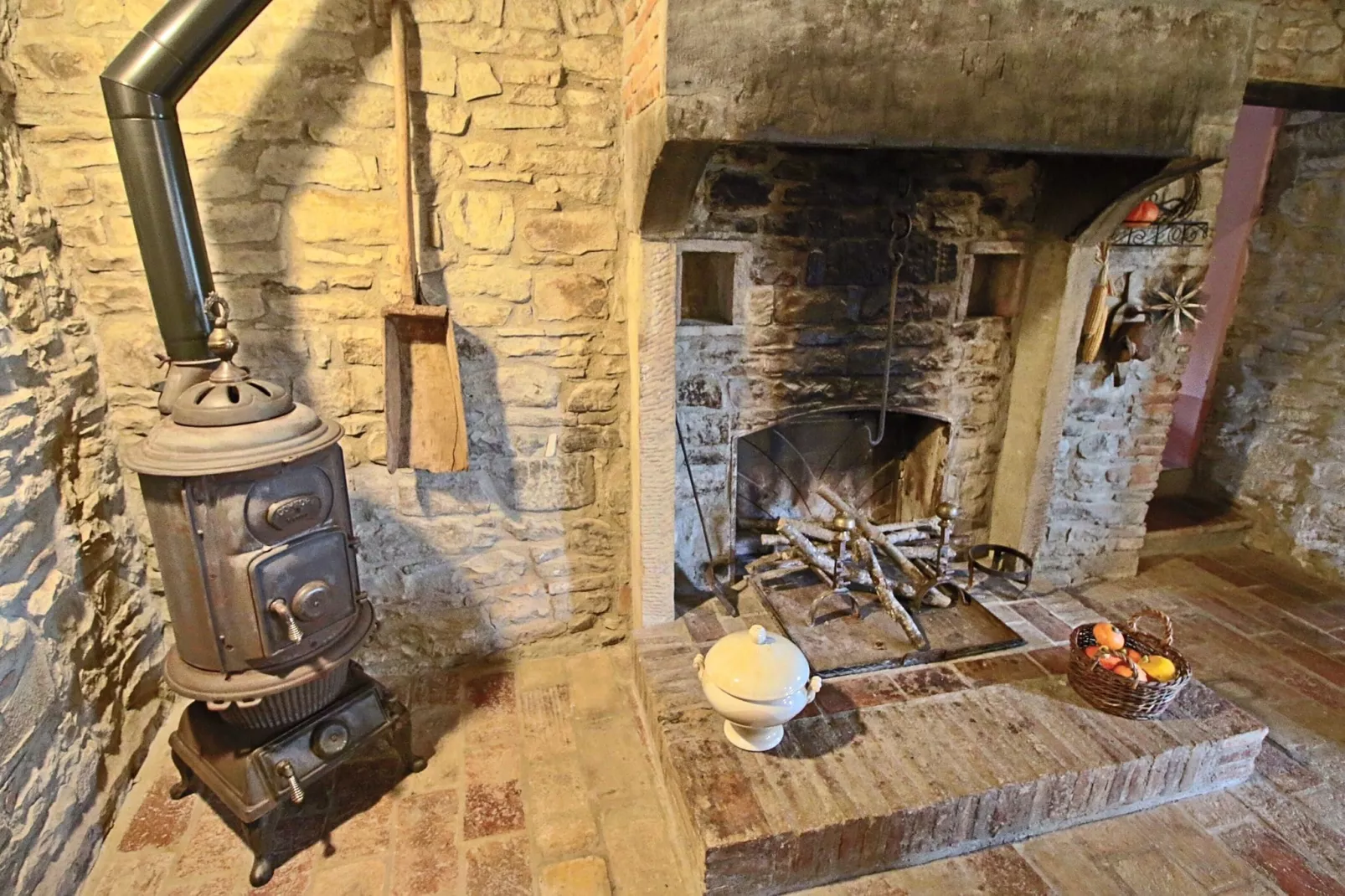 Casal Baruffa- Gorgaccia-Dining room
