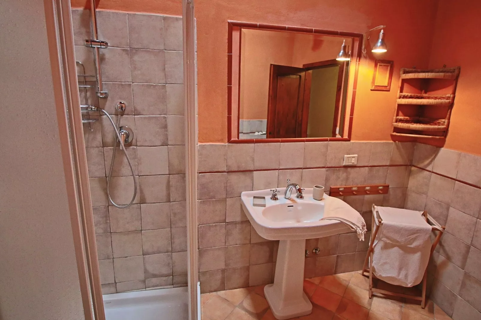 Casal Baruffa- Gorgaccia-Bathroom