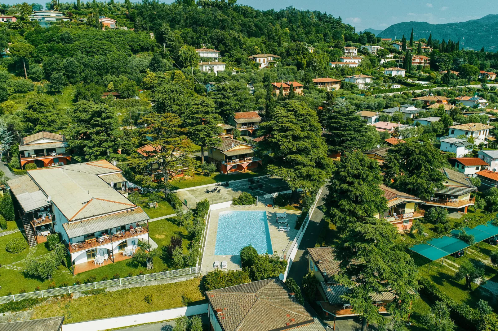 Villette-Exterior summer