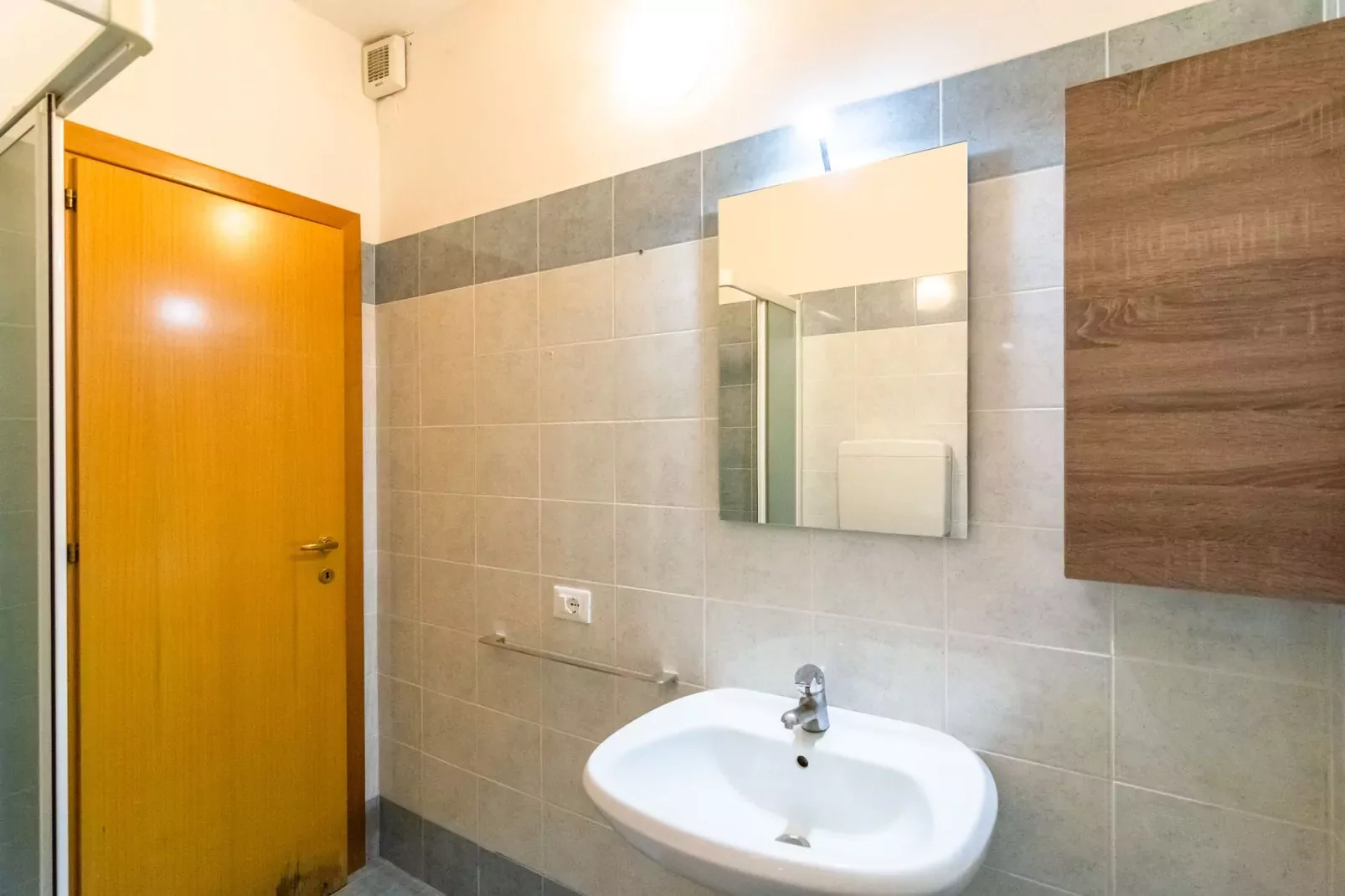 Linda-Bathroom
