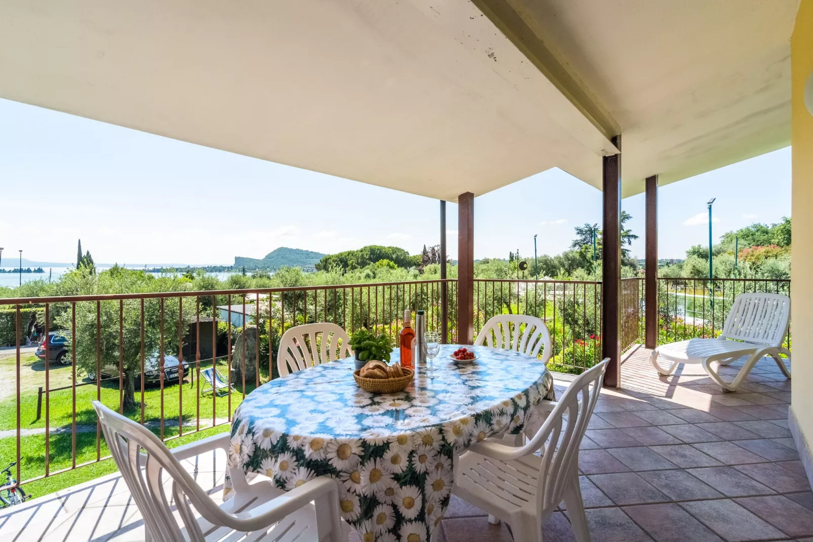 Villauno-Terrassenbalkon