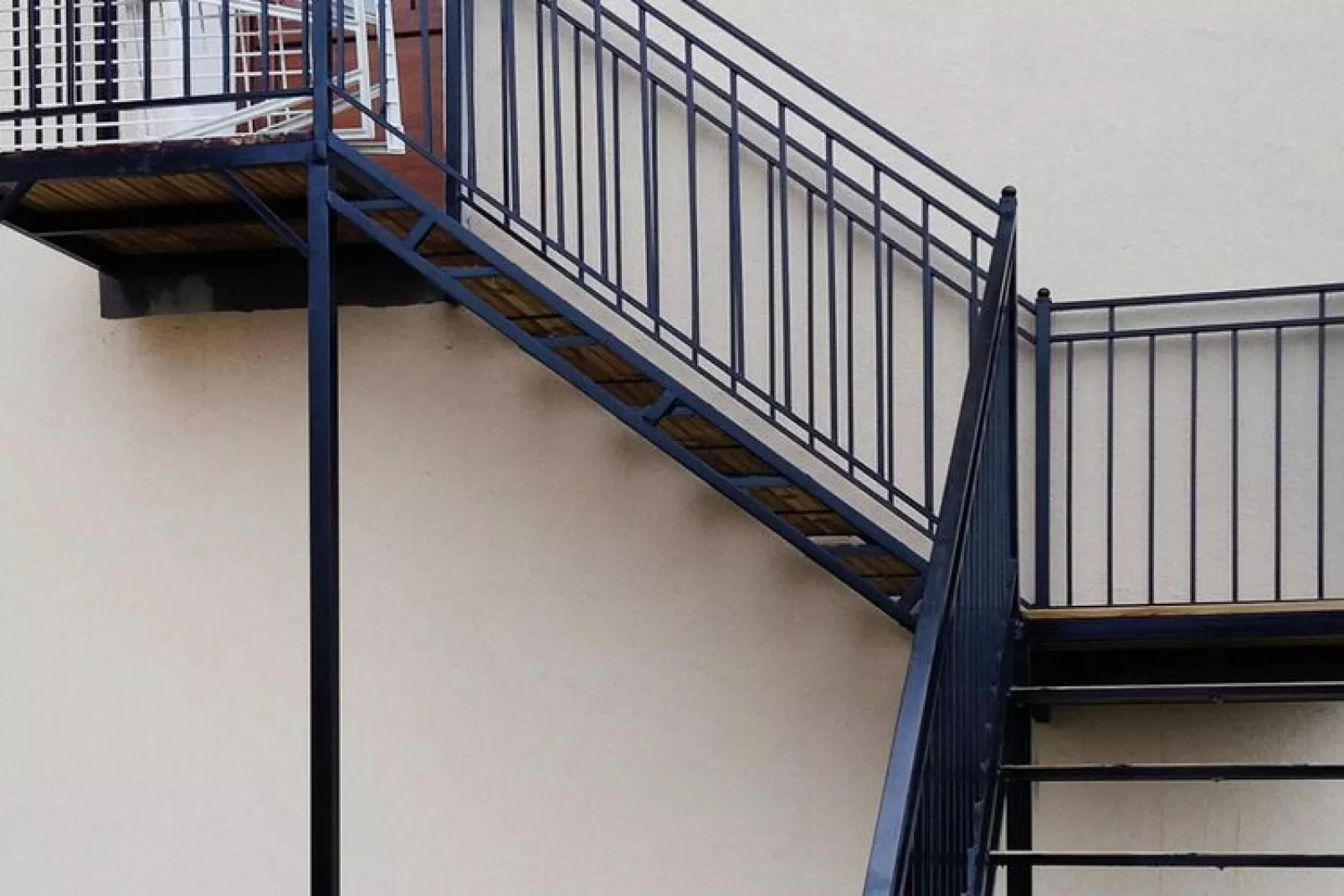 	Apartament 75 m2 dla 6 osób Sarbinowo-Stairs