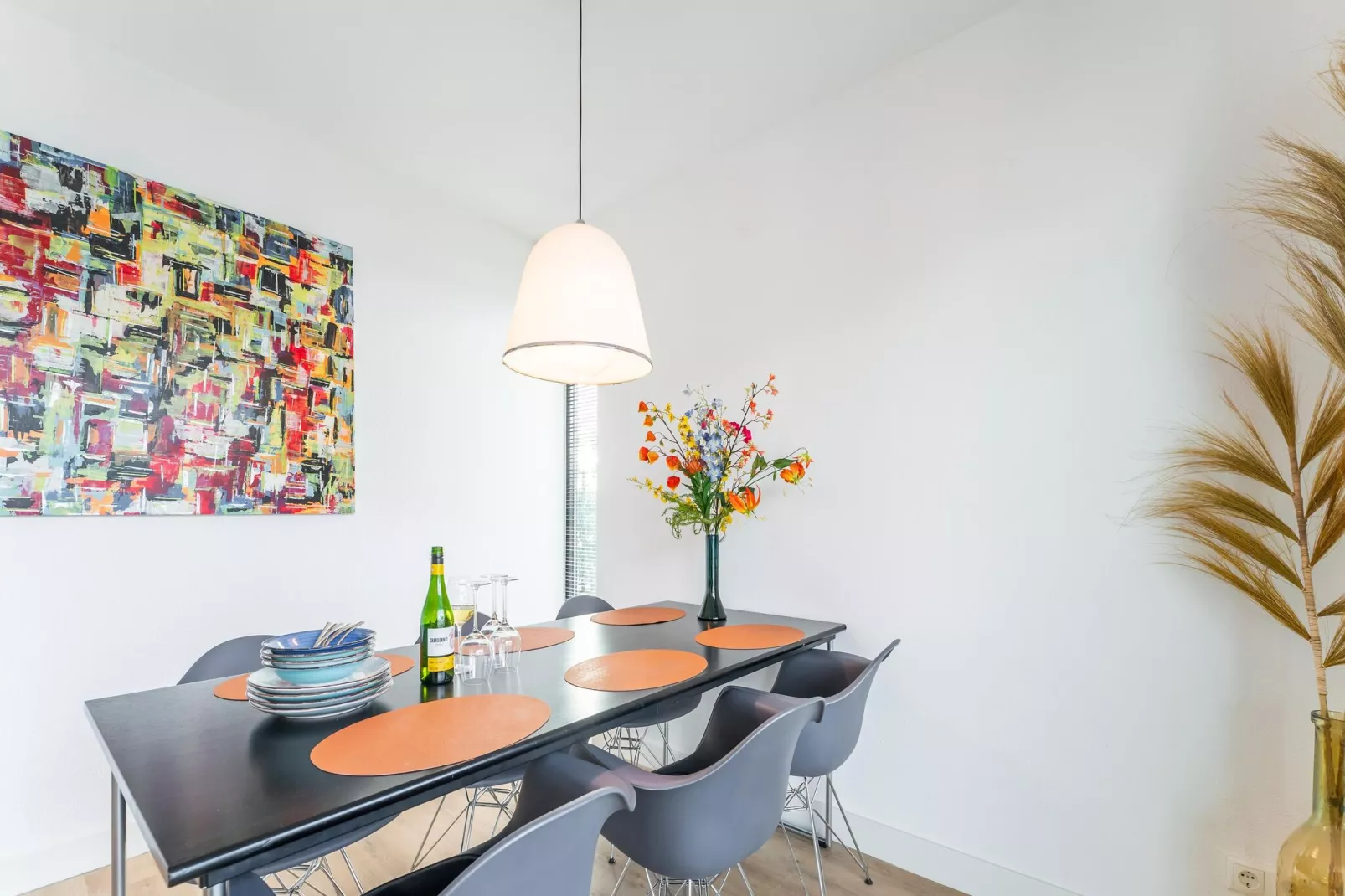 Sub Mari 577-Dining room