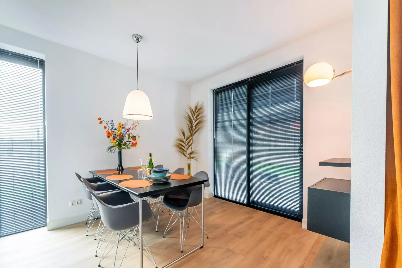 Sub Mari 577-Dining room