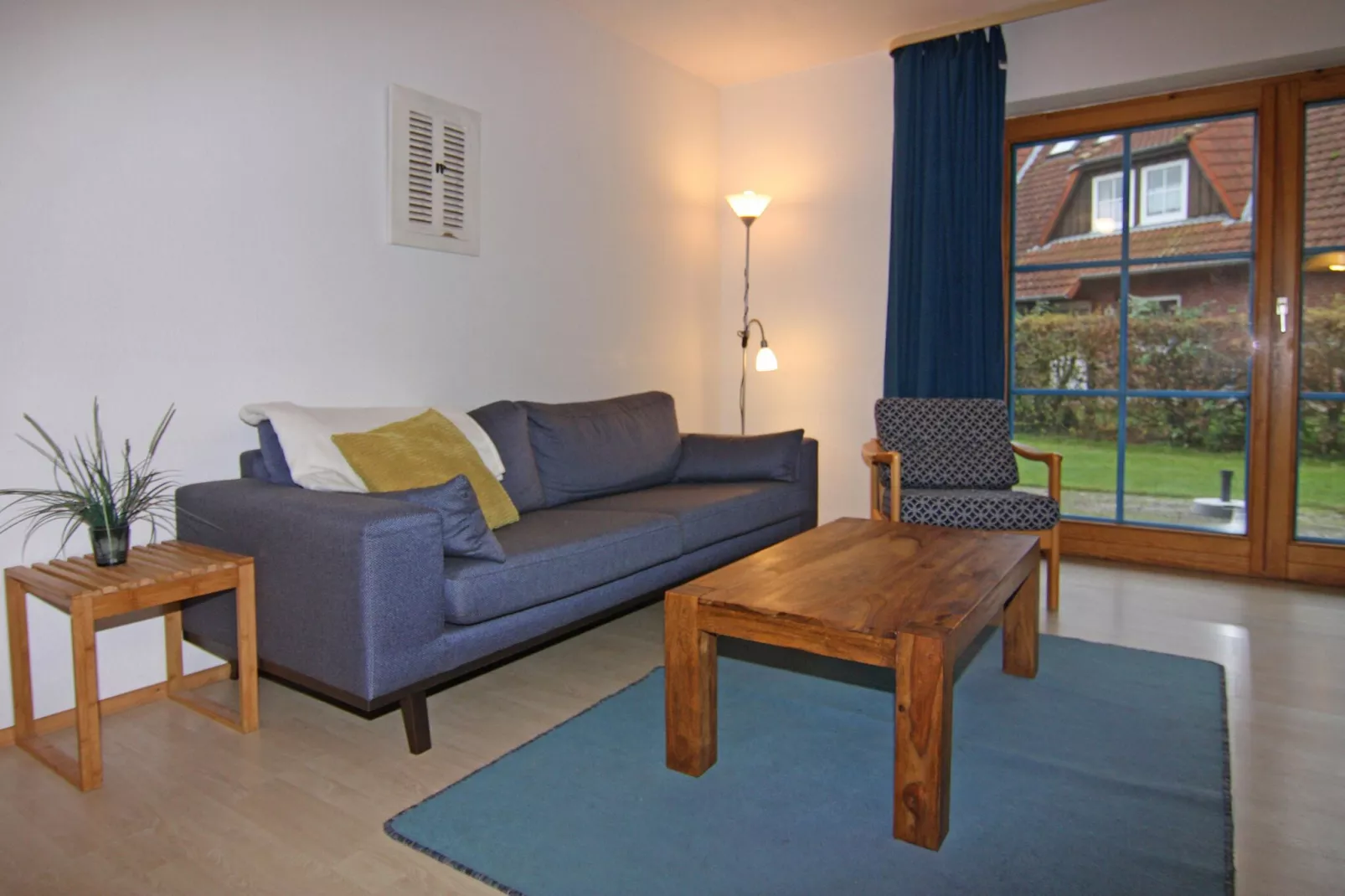 Kiebitzweg 12a EG Sonnenuhr-Living room