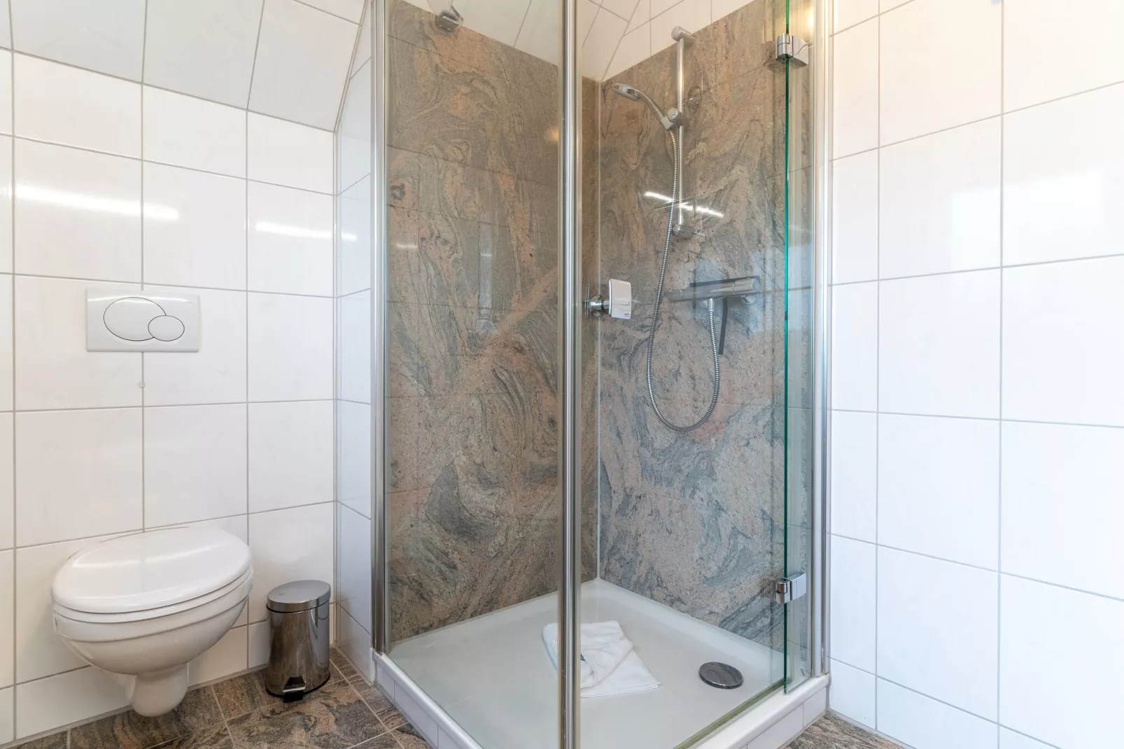 Haus Eriel OG rechts-Bathroom