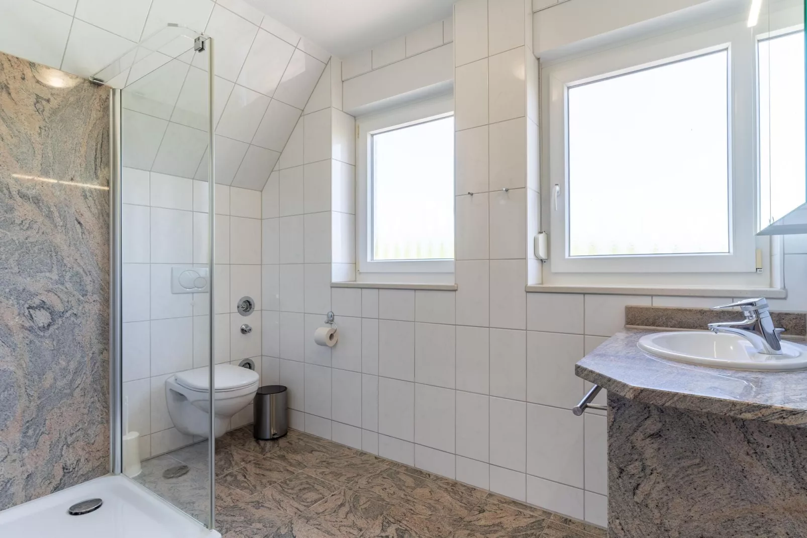 Haus Eriel OG links-Bathroom