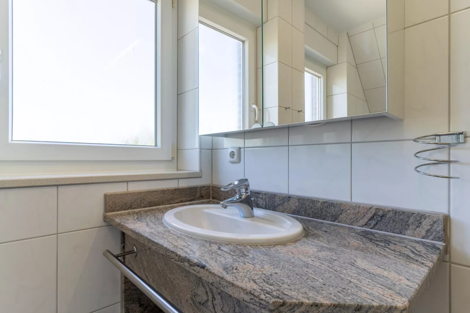 Haus Eriel OG links-Bathroom