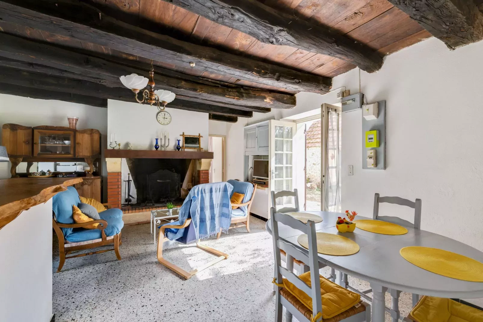 Cendrieux-Living room