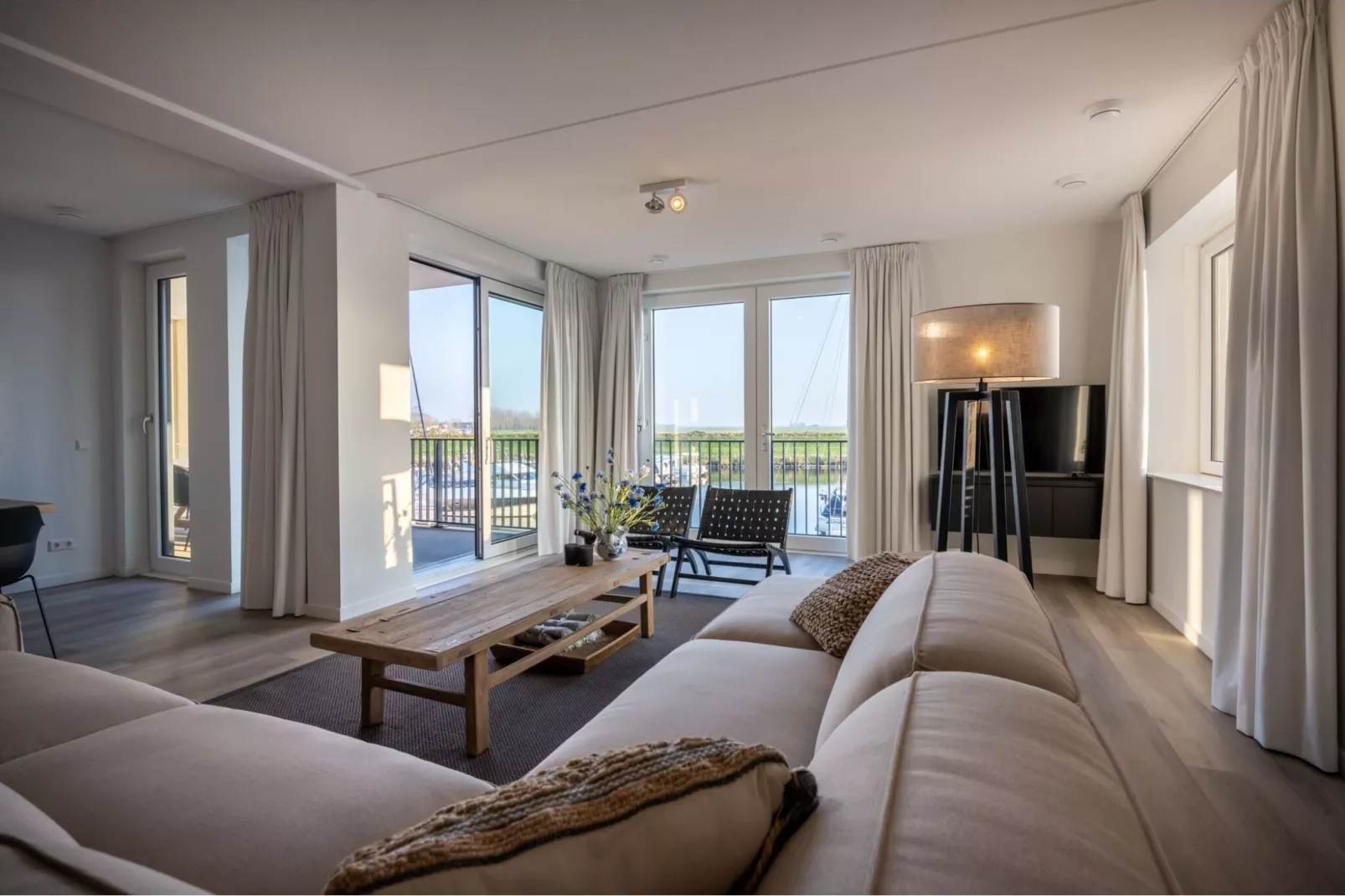 Harbour Loft 1K Residence Marina havenzicht-Living room