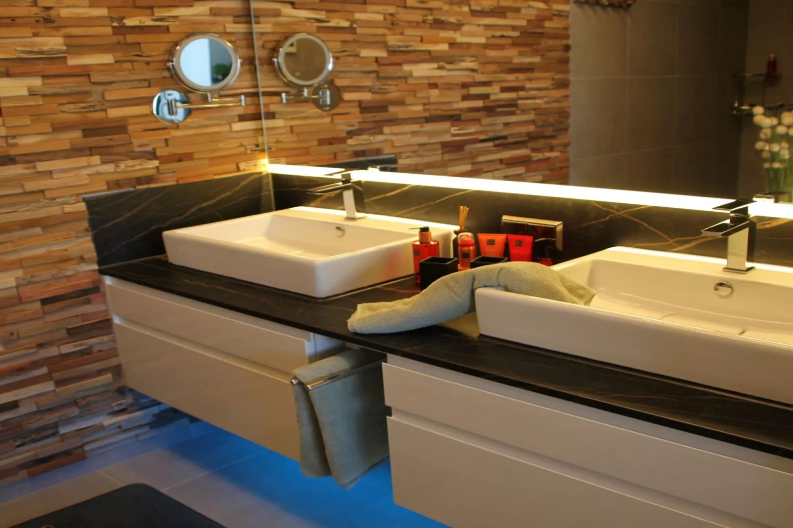 Sara's Boathouse 372-Bathroom