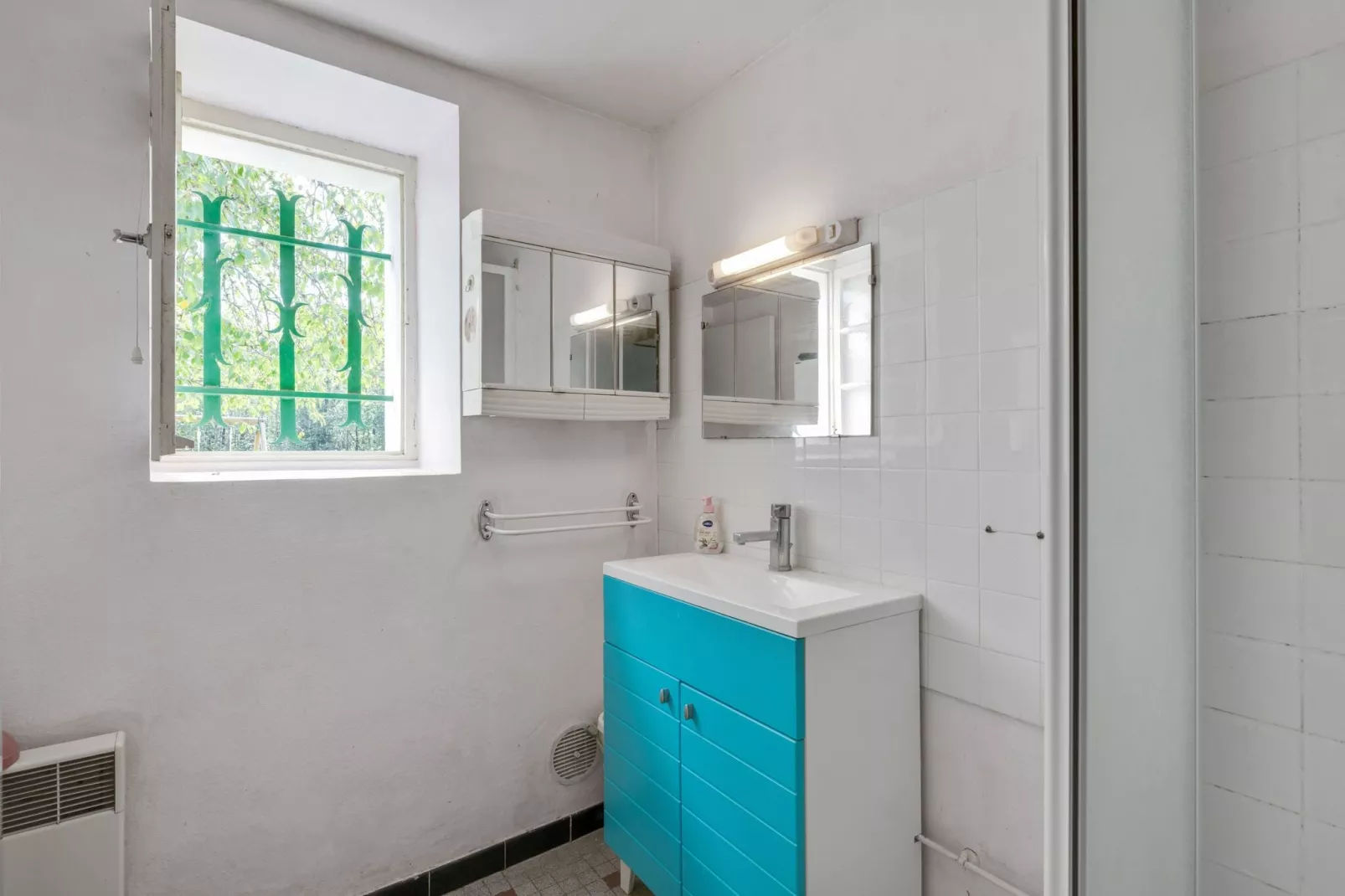 Cendrieux-Bathroom