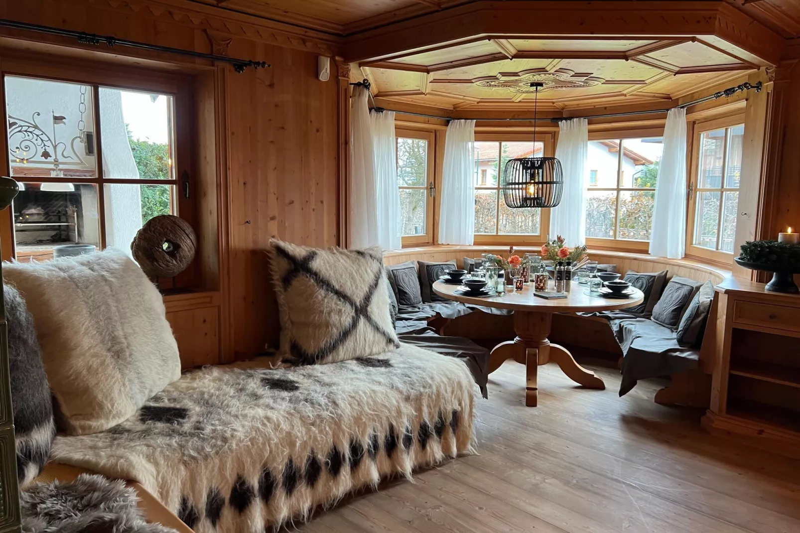 Luxury-Chalet in St Johann in Tirol-Dining room