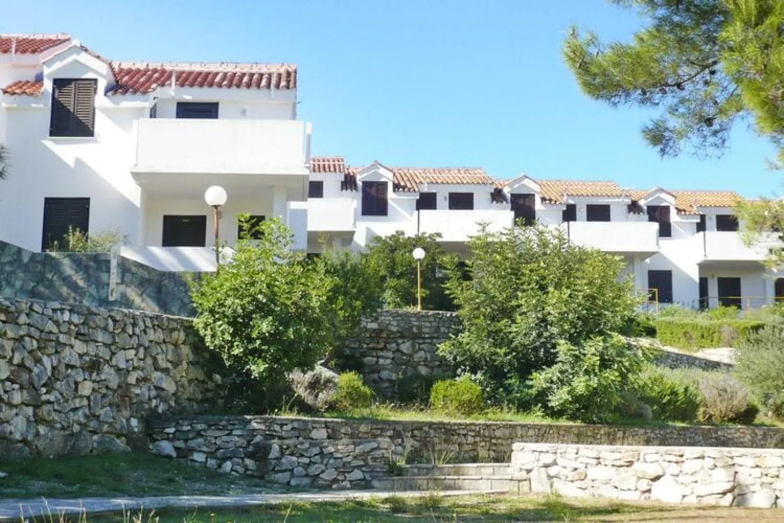Holiday resort Jezera Village, Jezera-3-Raum-App., C4+2, ca. 45 qm, für 6 Pers.-Exterior summer