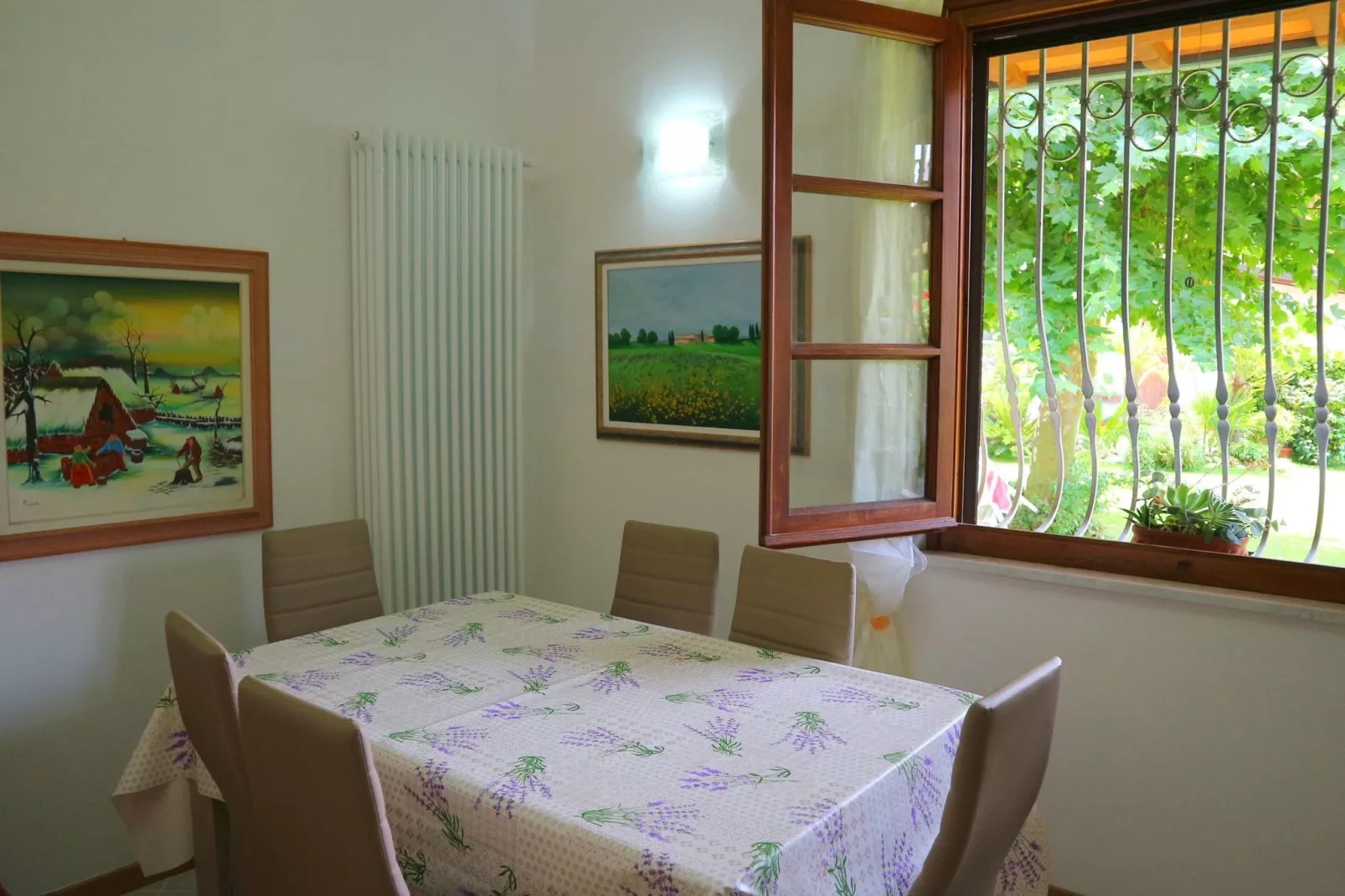 Rosetta-Dining room