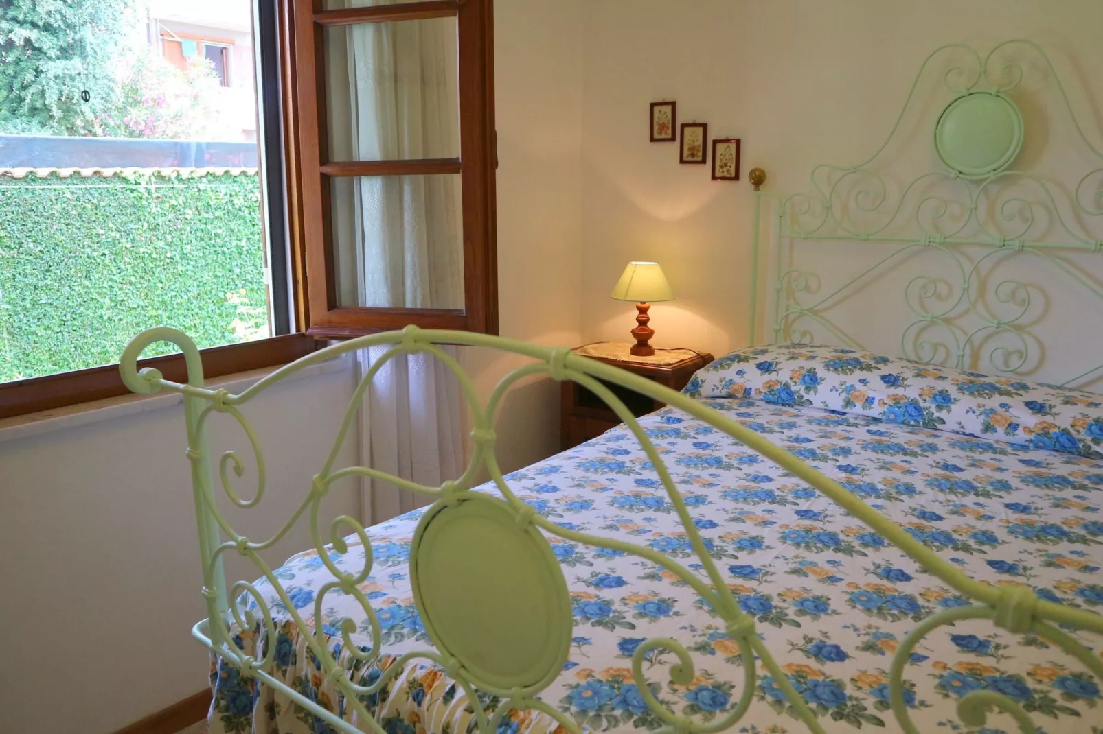 Rosetta-Bedroom