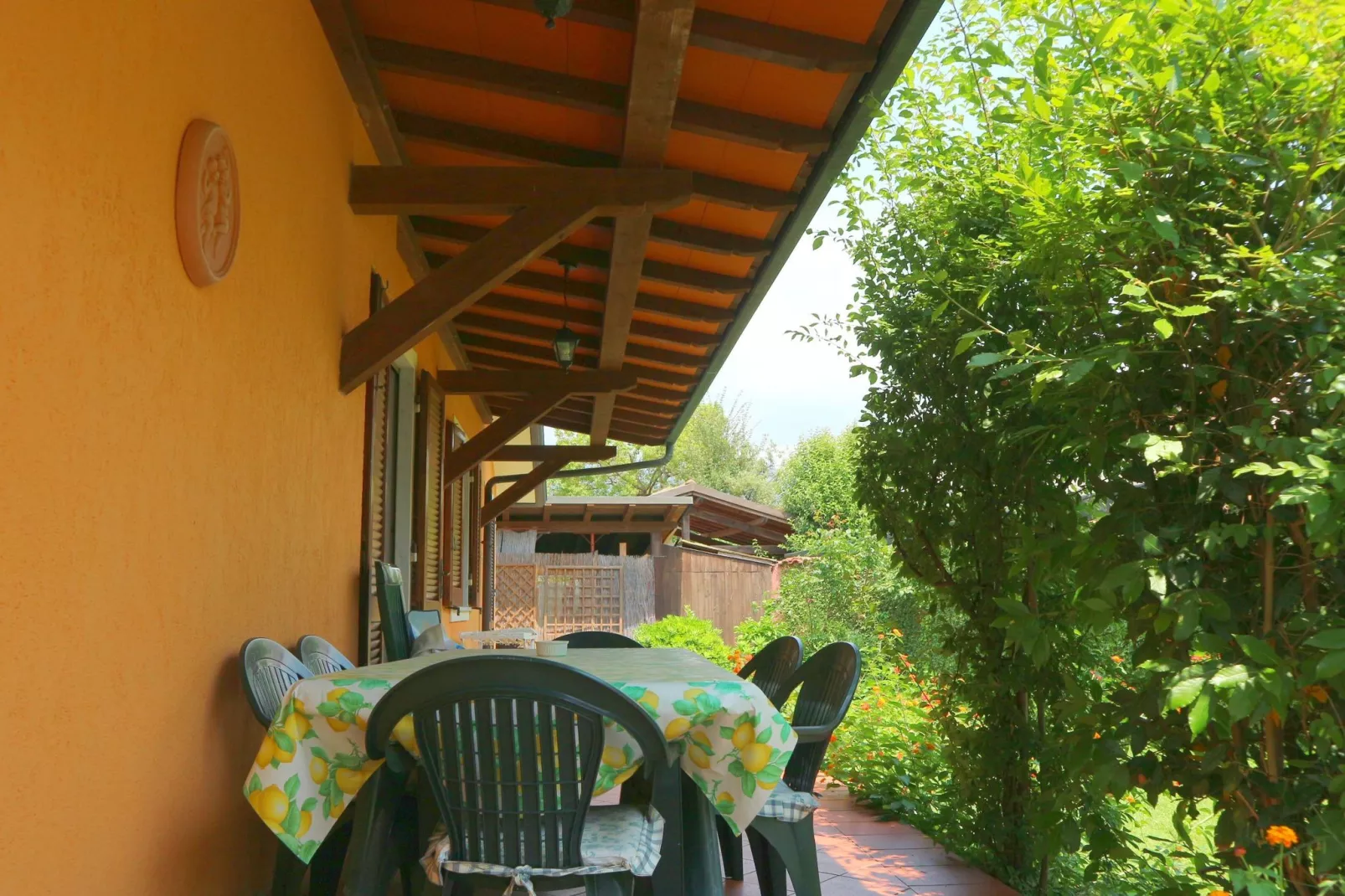 Rosetta-Terrace balcony