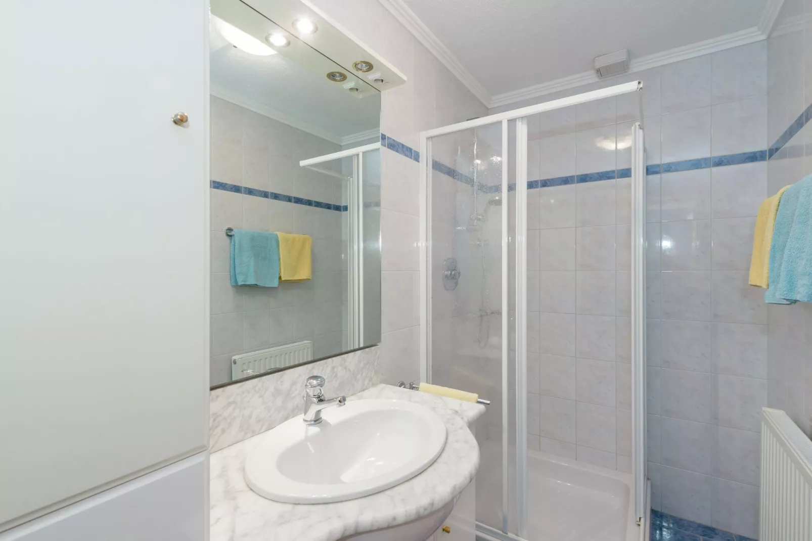 Waldrand-Bathroom