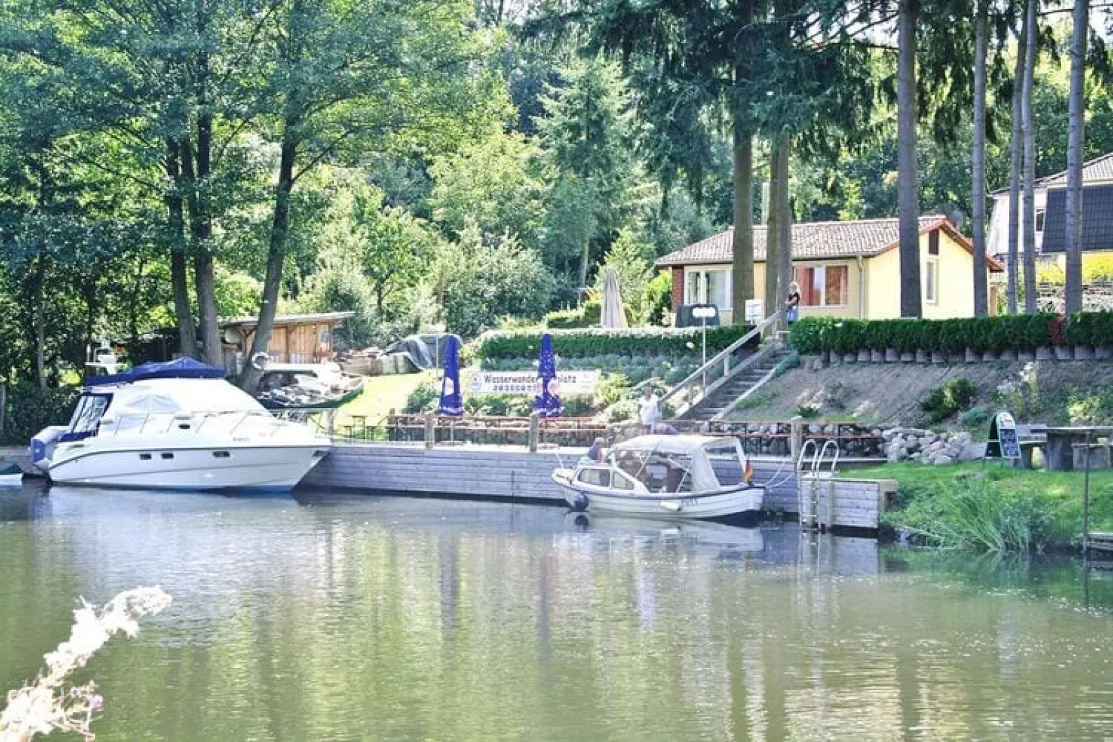Ferienhaus Vieting direkt am Eldeufer in Parchim-Water view