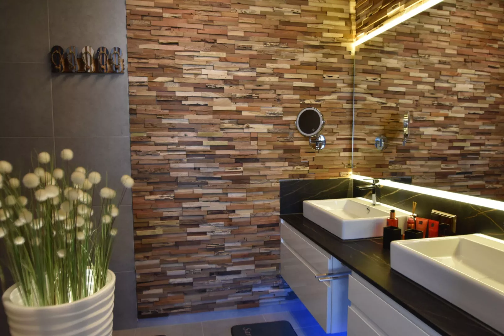 Sara's Boathouse 372-Bathroom