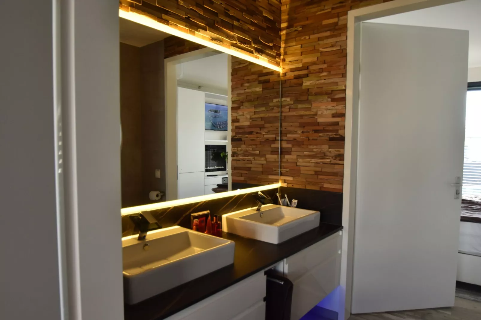 Sara's Boathouse 372-Bathroom