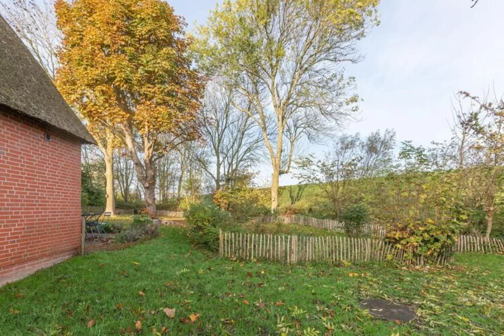 Deichwärterkate in Tetenbüll-Gardens summer