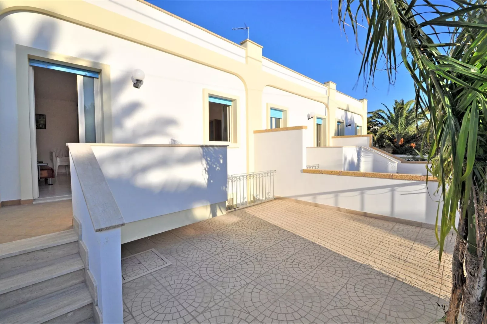 Bianco Azzurro-Terrace balcony
