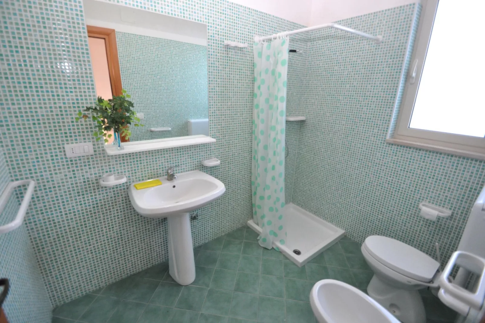 Bianco Azzurro-Bathroom