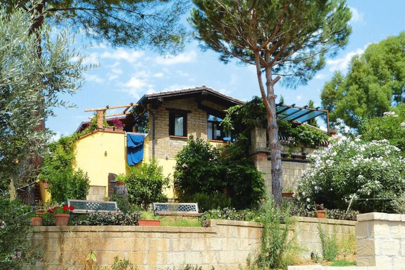 Holiday resort Centro Vacanze il Borgo Guardistallo- 3 letti soggiorno-Außenbereich Sommer