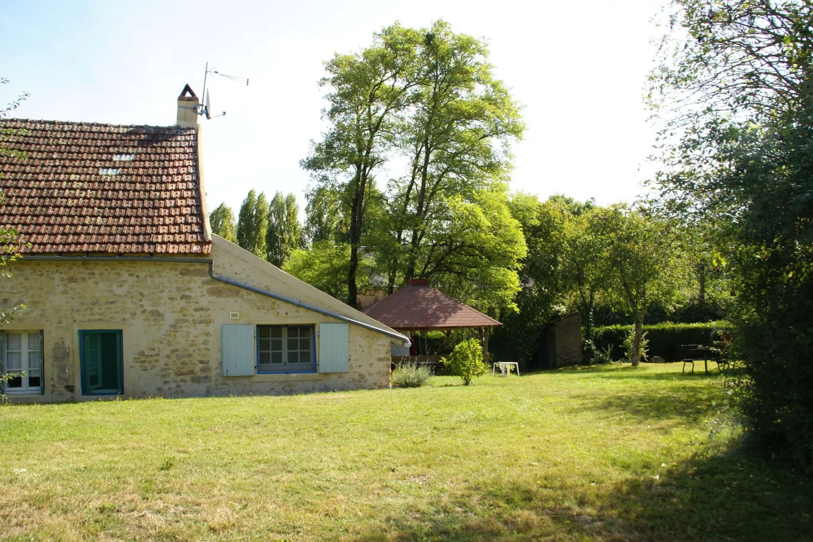 Maison de vacances Vitry Lache-Jardin d'été