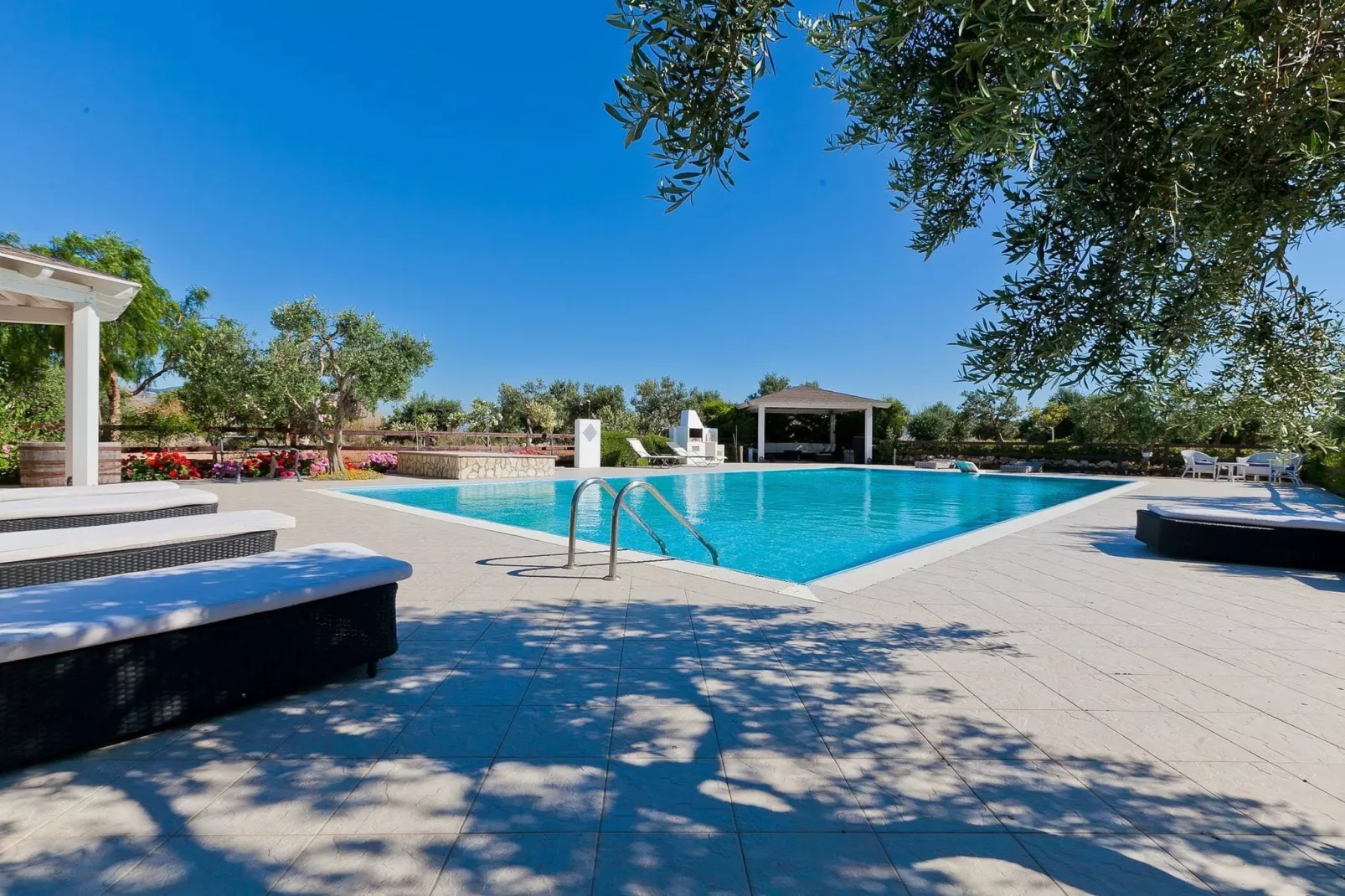 Tenute Aversa-Pool